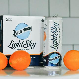 With a hint of citrus and only 95 calories, you can enjoy a refreshing LightSky at any time of day.
.
.
.
📸: @tobebright