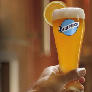 🤩 Have you ever seen a beer so glorious?

Please Drink Responsibly. 

#bluemoonbeer #artfullycrafted #madebrighter #craftbeer #beerliveshere