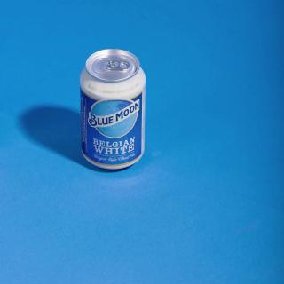 🤔 Can you spot the difference? There is none! All our bottles and cans are filled with the same bright, refreshing beer!

Please Drink Responsibly 

#bluemoonbeer #madebrighter #artfullycrafted #beerliveshere #beerstagram #beerculture #craftbeer #craftbeerlovers #beertasting