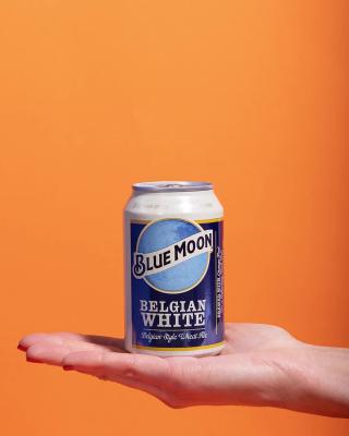 Enjoy a Blue Moon in any form this weekend... Whether it's a can or a bottle we're always brewed with orange peel for a refreshing citrus taste 🍊

#bluemoonbeer #madebrighter #artfullycrafted #craftbeer #refreshingbeer #wheatbeer #orange #weekendvibes 

Please Drink Responsibly.
