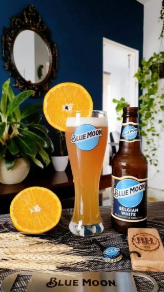 Roused the beer? Garnished with an orange? Got a nice layer of foam? You’re hired.

 
📸: @bhcerveja