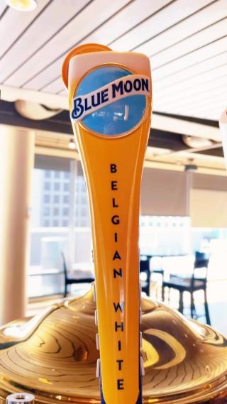 An iconic pour needs an iconic handle.