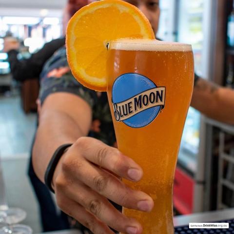 If you're in Perth, now is the time to catch up with friends over a perfect serve of Blue Moon paired with seafood from @theseafoodnation