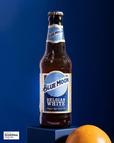 Brewed with white wheat and steel cut oats, Blue Moon features a crisp finish and the perfect combination of orange peel and a touch of coriander. Bring out the flavour by serving it in a glass with an orange slice. #BlueMoon